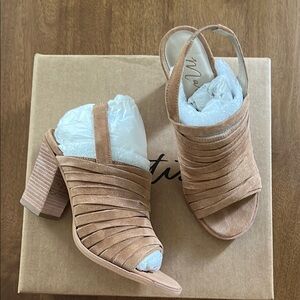 Stylish Tan Heeled Sandals